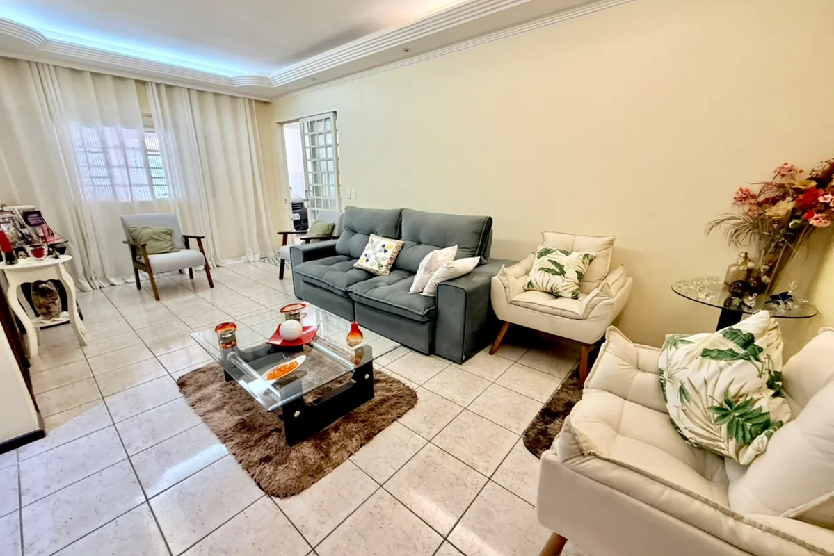 CASA À VENDA NA QE 19 DO GUARÁ II | 5 QUARTOS, 3 SUÍTES, ESCRITÓRIO E 4 VAGASCas...