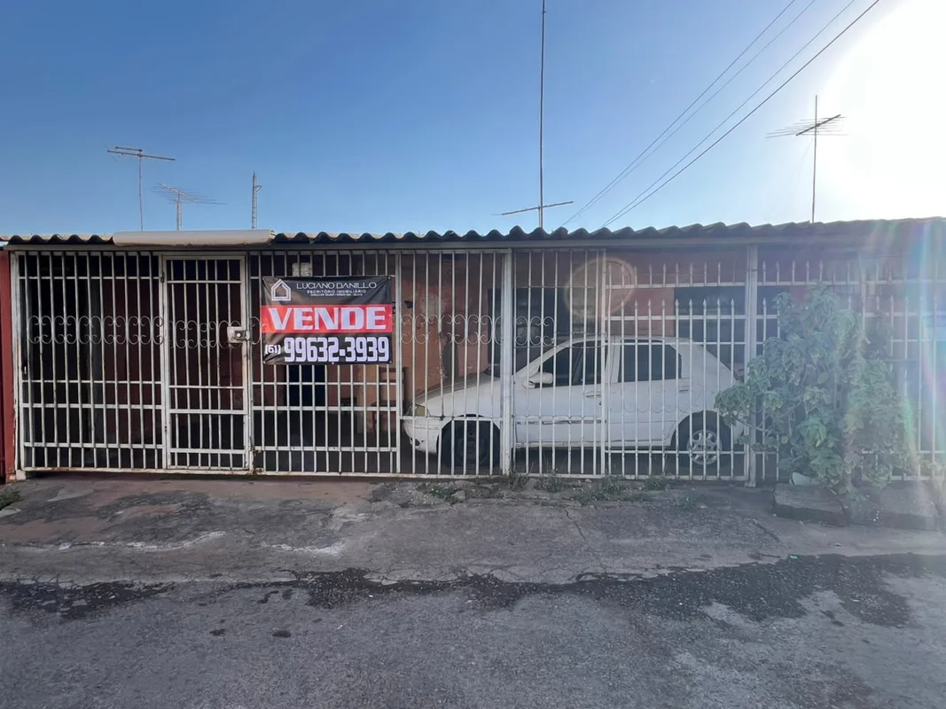 Casa original com 2 quartos e barraco de fundo, localizada no Conjunto K da QNP ...
