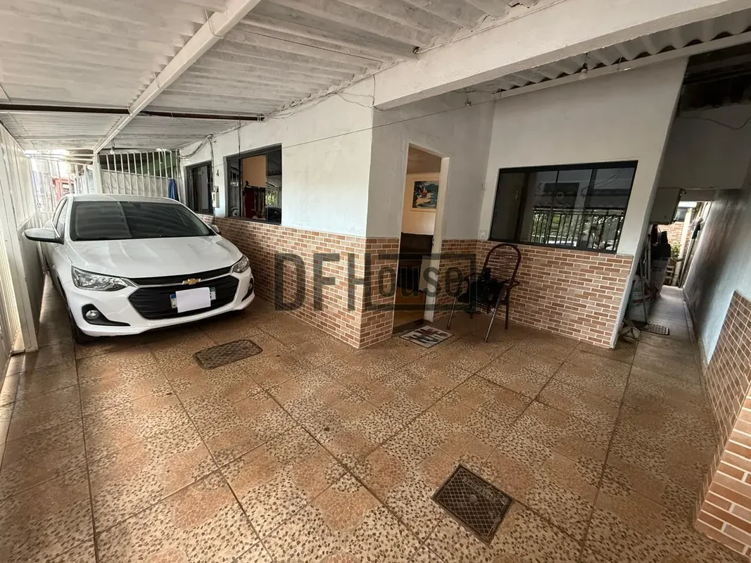 CASA NA QNP 28 CONJUNTO J – SETOR P SUL - CEILÂNDIACASA DA FRENTE: composta de 3...