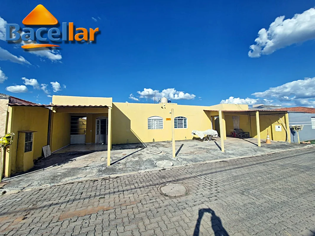 Casa em excelente condomínio, infraestrutura interna modernizada, guarita com re...