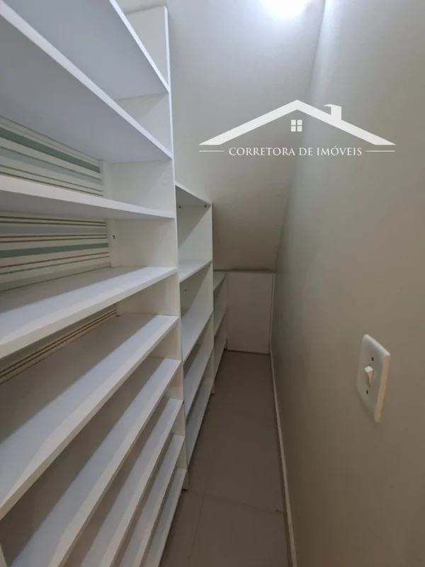 ALUGA-SE: Casa Mobiliada de 2 Quartos transformada 3 quartos com Garagem Coberta...
