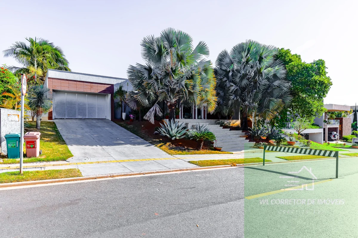 CASA TÉRREA DE ALTO PADRÃO NO ALPHAVILLE CRUZEIRO | 4 SUÍTES | PISCINA | SAUNAUm...