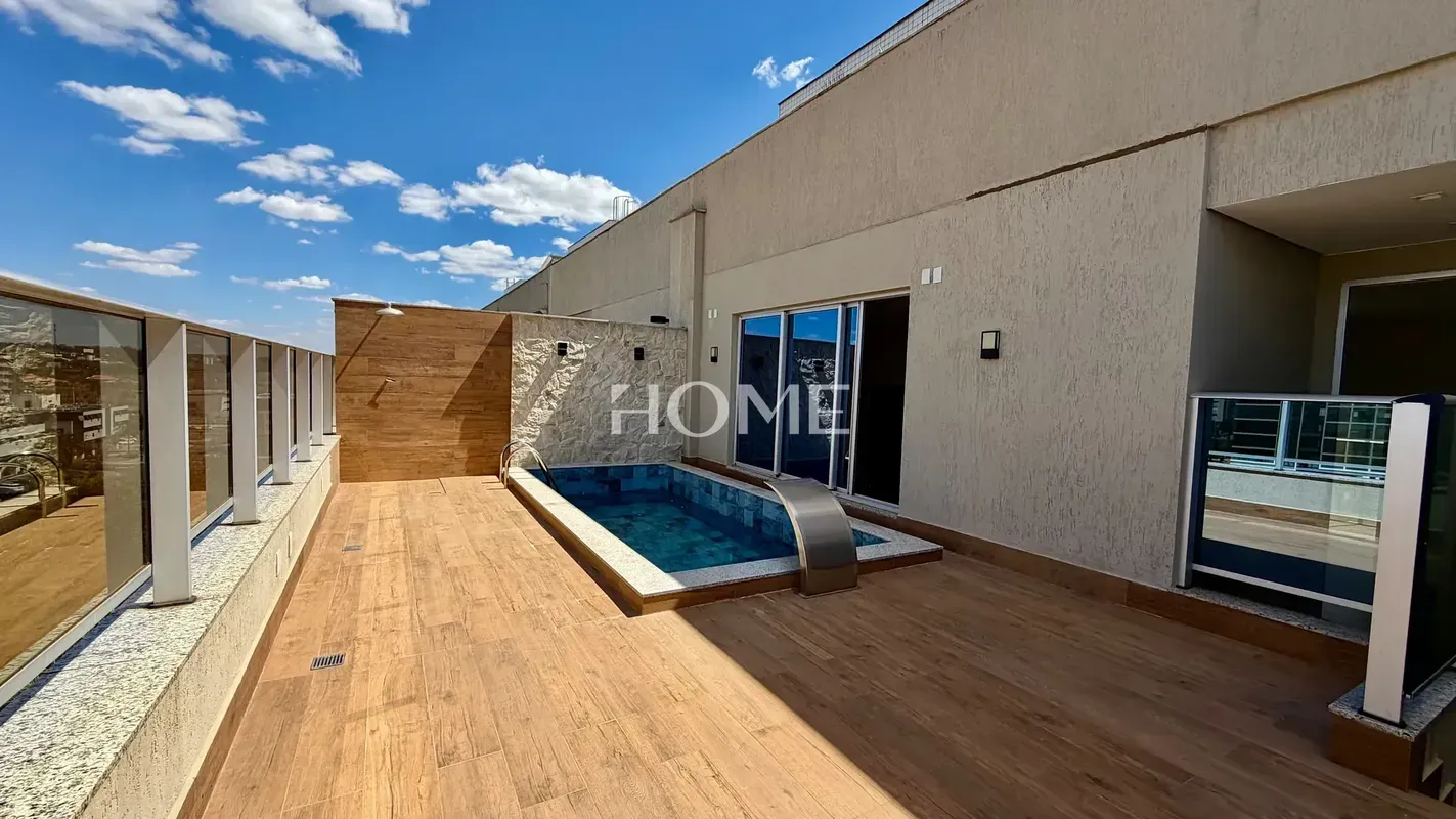 Localizado no buscado Setor Noroeste de Brasília, este atraente apartamento de a...