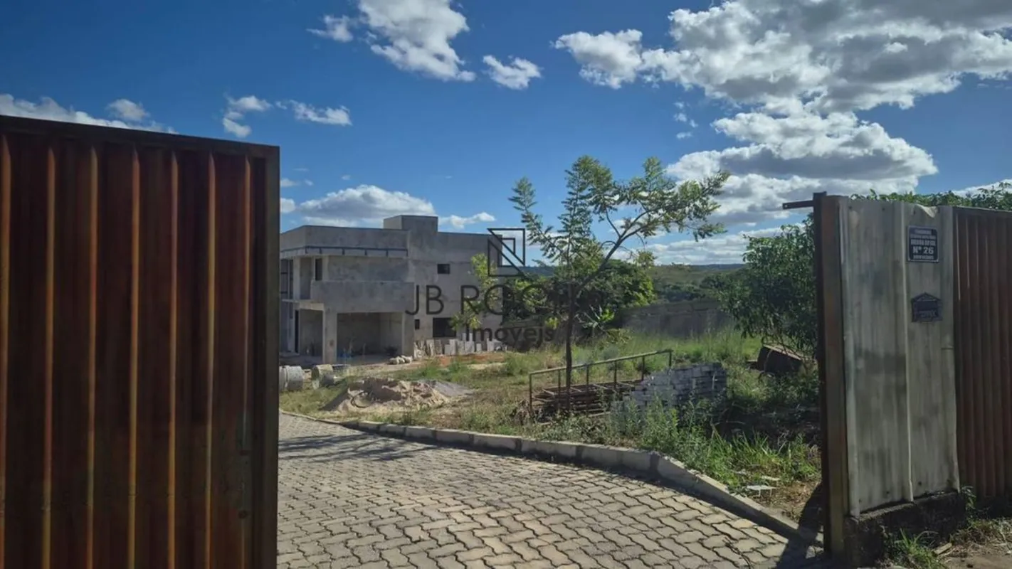 JB ROCHA IMÓVEIS VENDETerreno com 300m² situado no Condomínio Estância Santa Pau...