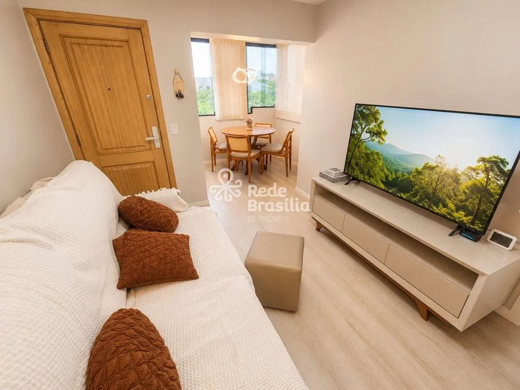 Apartamento reformado à venda na QRSW 2 - Sudoeste Descrição do imóvel:- Sala de...