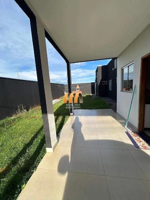 CASA À VENDA COM LOJA - BAIRRO FLOR DO CERRADO Com pé-direito alto, trazendo mai...