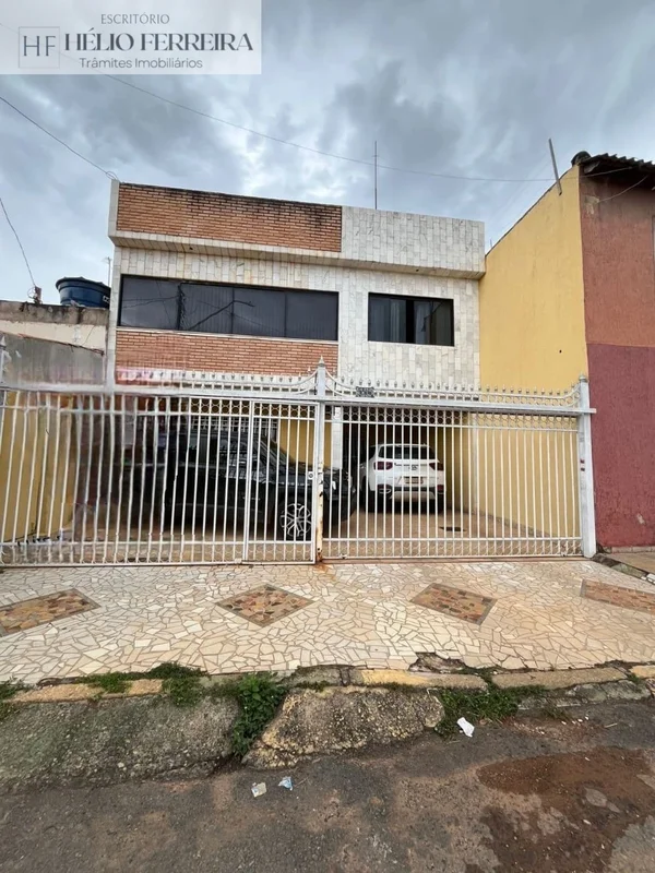 Excelente sobrado no Setor Oeste, próximo a escolas, comércio, igrejas e quadra ...