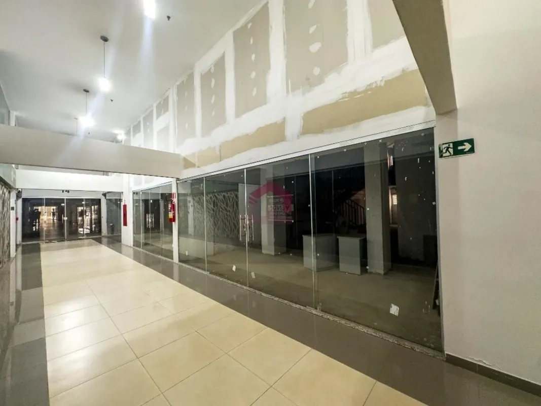 Fernandes & Coelho Imóveis aluga loja comercial no Boulevard Caymmi, em Águas Cl...