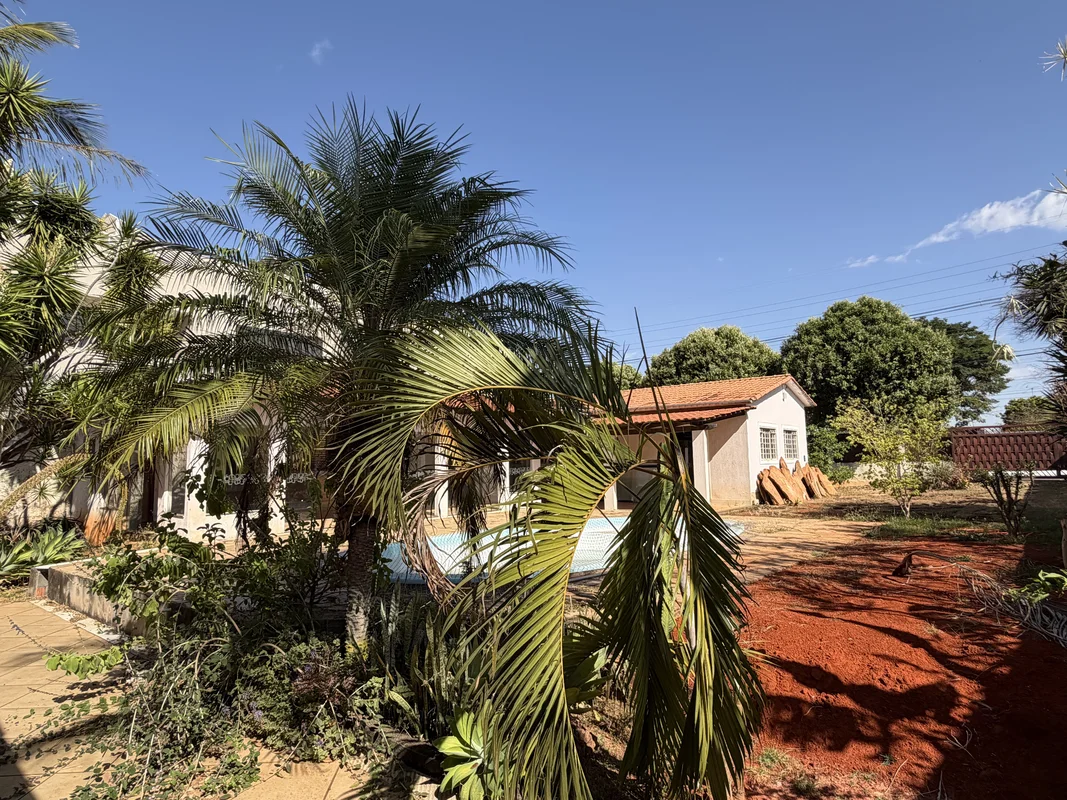 R$1.780.000 Casa para reforma, condomínio com segurança e praticidade, o Condomí...