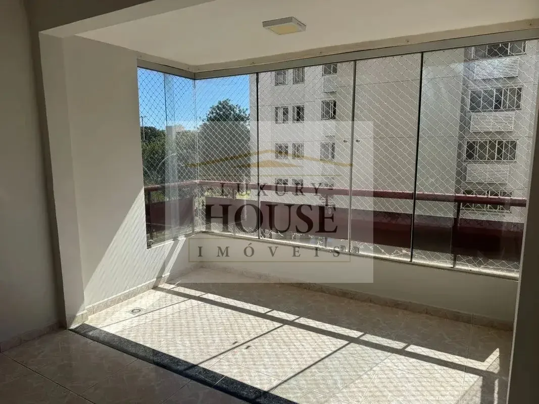Conquiste seu novo lar na charmosa SQN 309, ASA NORTE, Brasília, DF. Este aparta...