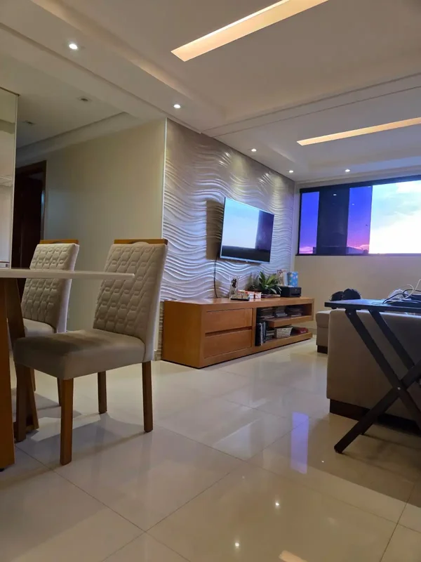 JDM IMOBILIÁRIA VENDE :Excelente apartamento REFORMADO, em andar alto, com vista...