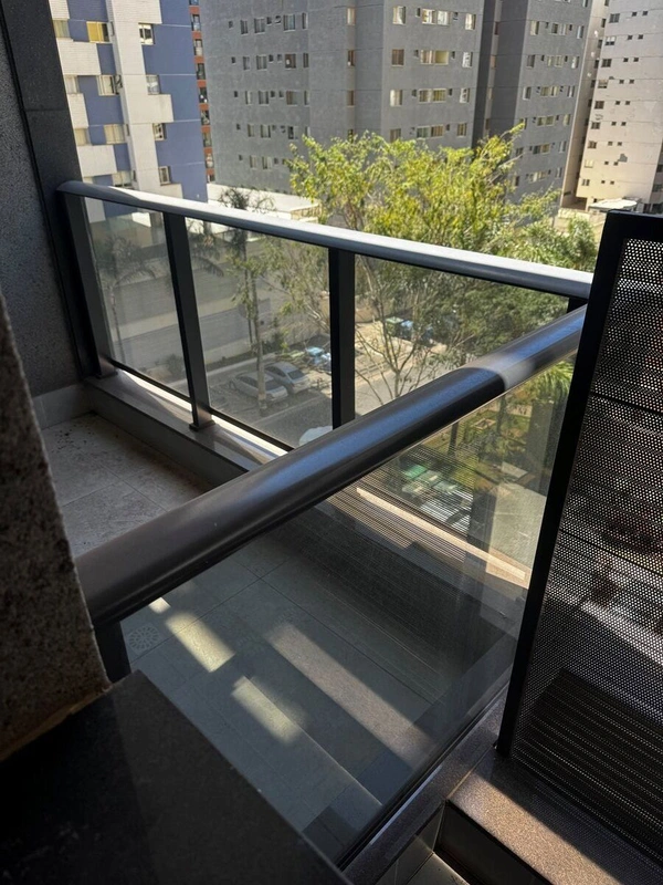 Excelente apartamento de 3 dormitórios no Let Parque, localizado na Rua 24, Nort...