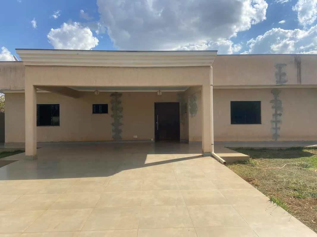 A GCASTRO IMÓVEIS VENDE !!!Ótima casa Condomínio Vale das palmeiras 3 suítes Sal...