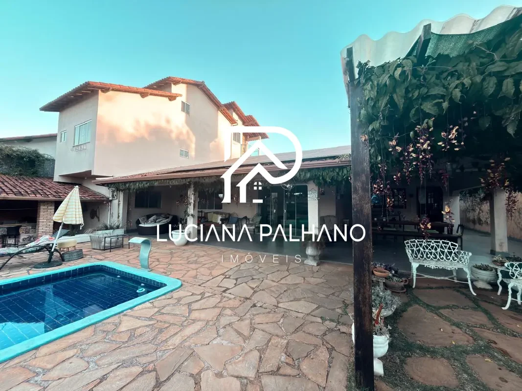 Linda casa no Condomínio Vivendas Lago Azul, escriturada e aceita financiamento....