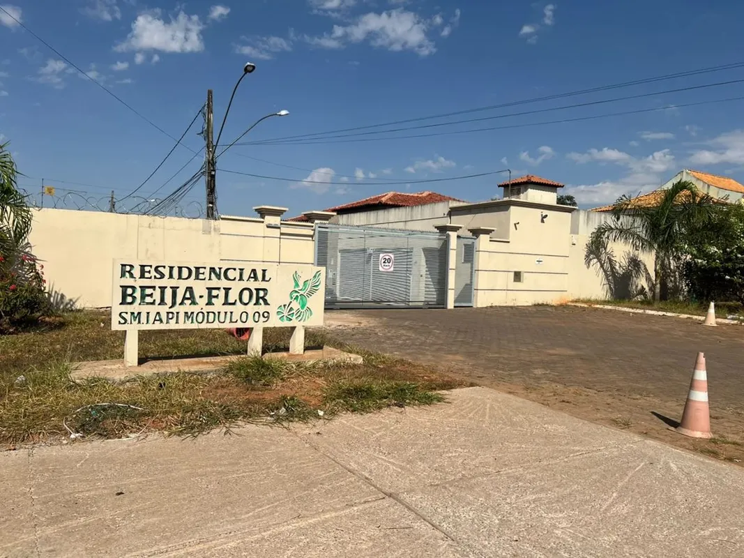 Excelente oportunidade no IAPI, Condomínio Beija-Flor! Casa ampla, toda na laje ...