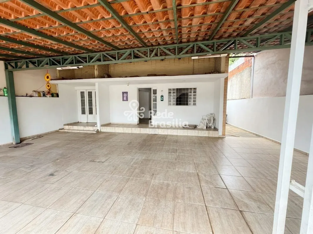 Para você que é investido ou construtor, oportunidade única na QE 18, Guará I, l...
