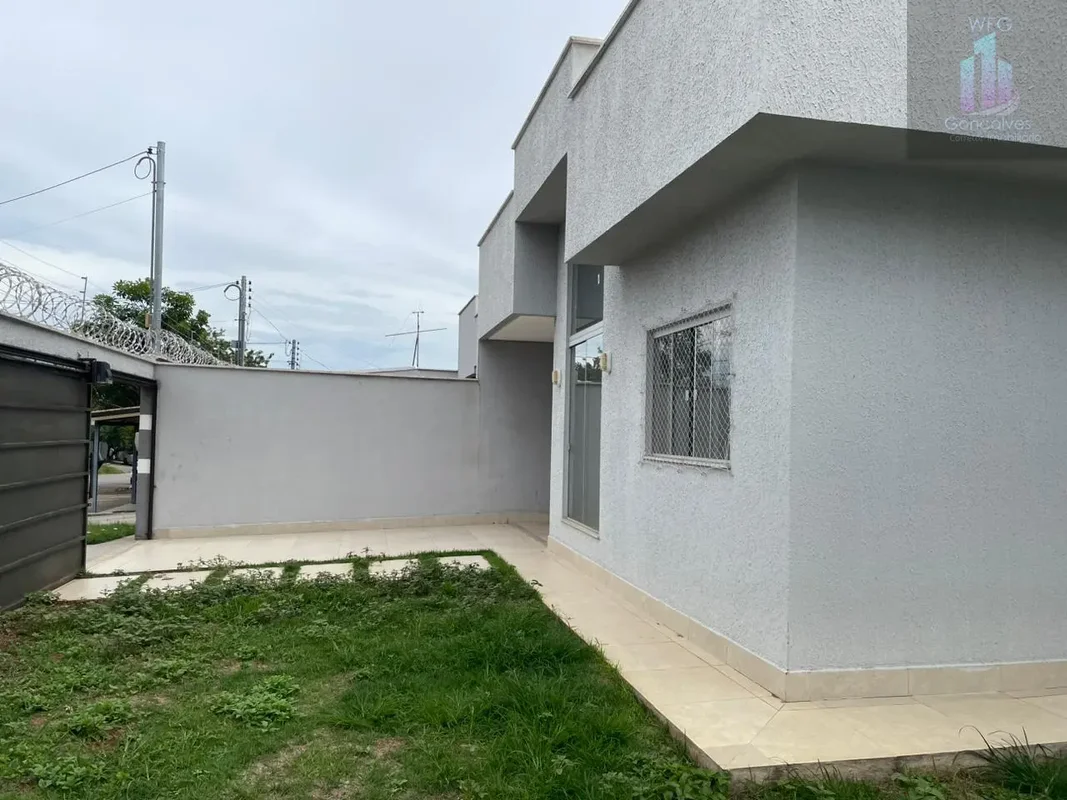Casa à Venda – 3 Quartos | 215 m² de Lote | 9 minutos do Shopping Flamboyant / S...