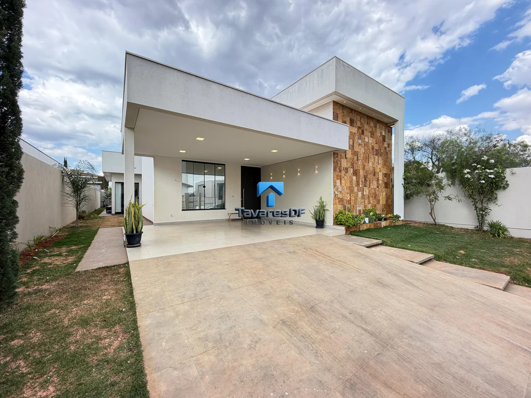 Tavares Imóveis vende com ExclusividadeDADOS GERAIS- Área do Terreno: 504m²;- Ár...