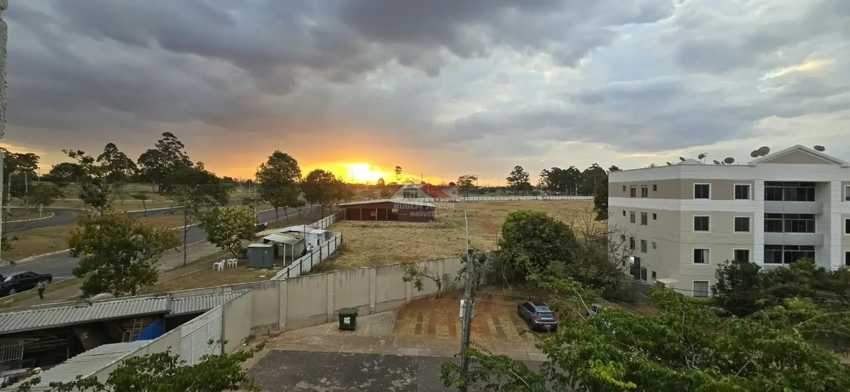 Descubra seu novo lar na QC 1, Jardins Mangueiral, Brasília, DF. Este apartament...