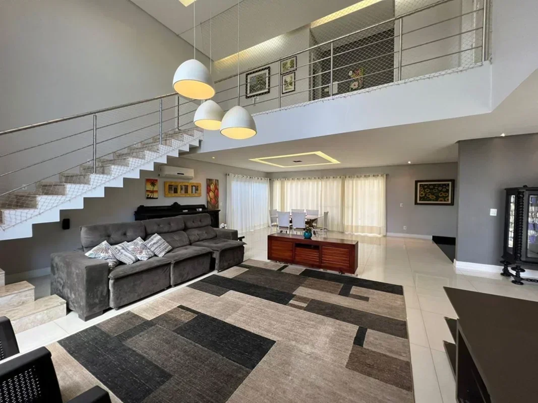 Julisce Alencar Assessoria Imobiliária aluga...Casa localizada no Condomínio Qui...