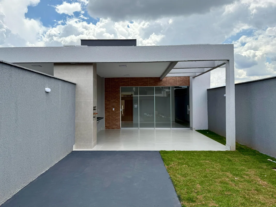 Casa nova e moderna com 2 quartos sendo 1 suíte em Aparecida de Goiânia com 82,5...