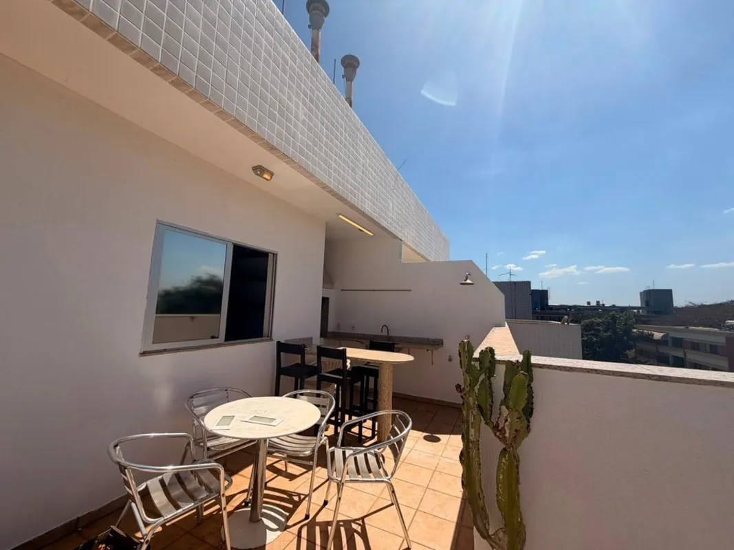 COBERTURA DUPLEX - SQN 402 BL. I - ED. MAIORCA IIIÓtima cobertura duplex no Edif...