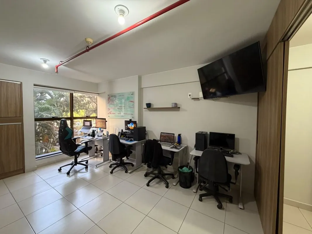 Seu novo escritório na Asa Sul!Excelente sala comercial com 27 m², localizada no...