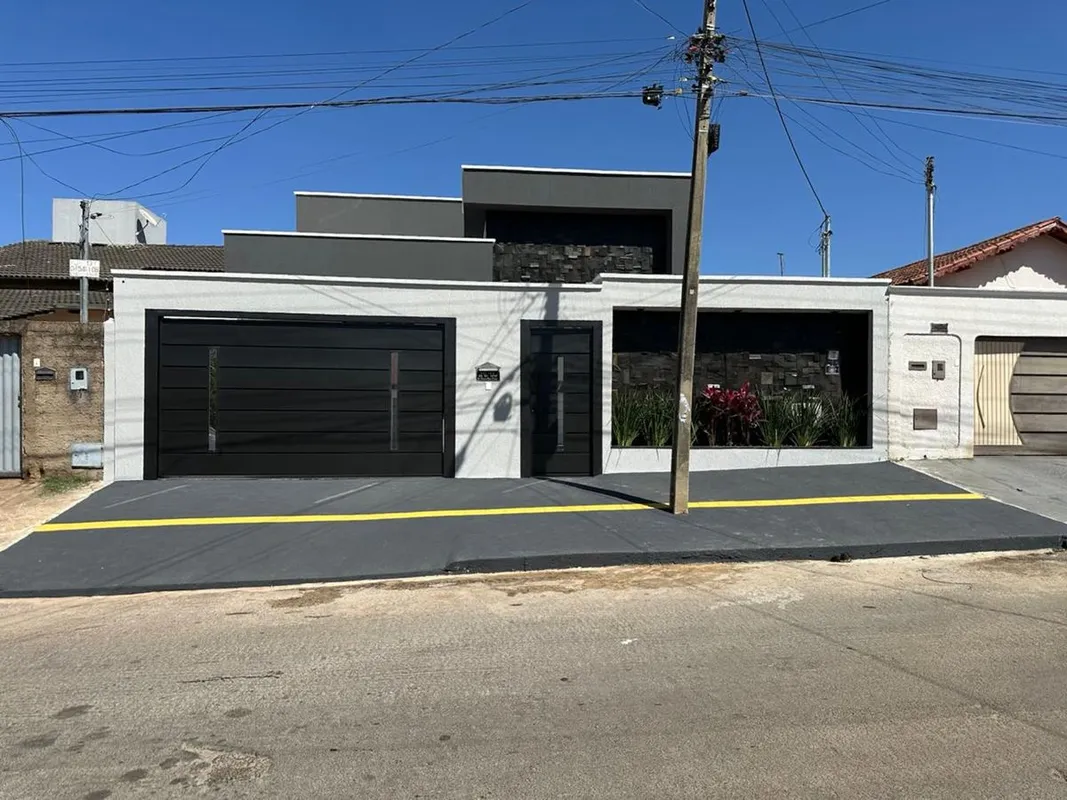 Casa moderna de alto padrão com piscina aquecida e excelente integração dos ambi...