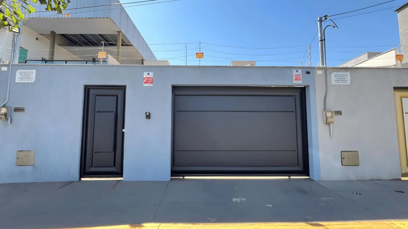 Casa espaÃ§osa, com excelente acabamento e ambientes bem distribuÃ­dos, localiza...