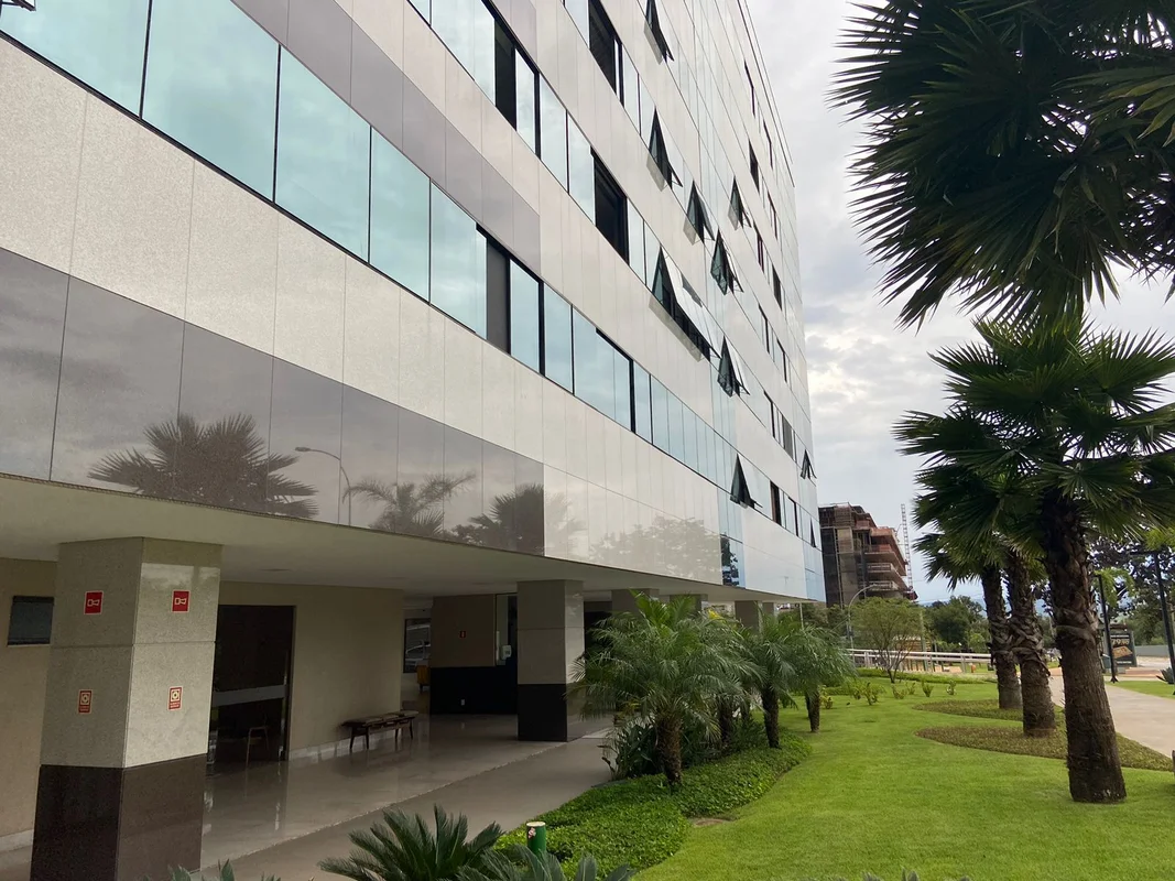 Apartamento com 4 suítes; sala ampla; lavabo; DCE; muitos armários; nascente; de...