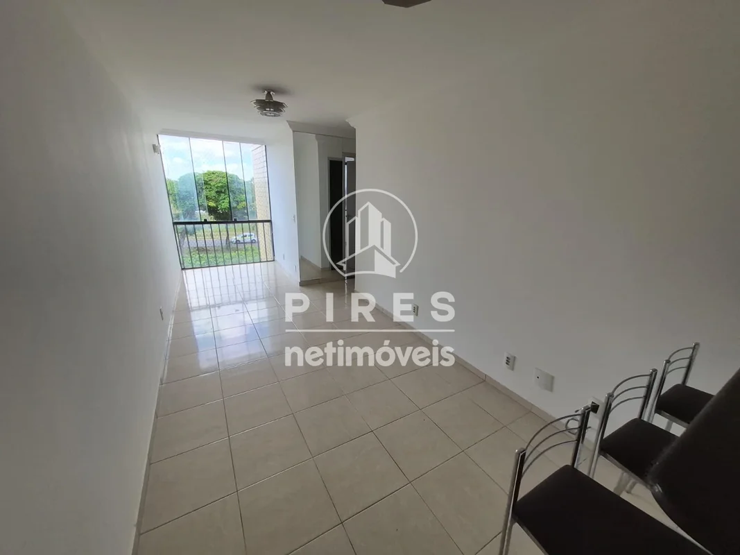 2° andar, sala ampla, cozinha com armários planejados, 1 banheiro, 02 quartos co...