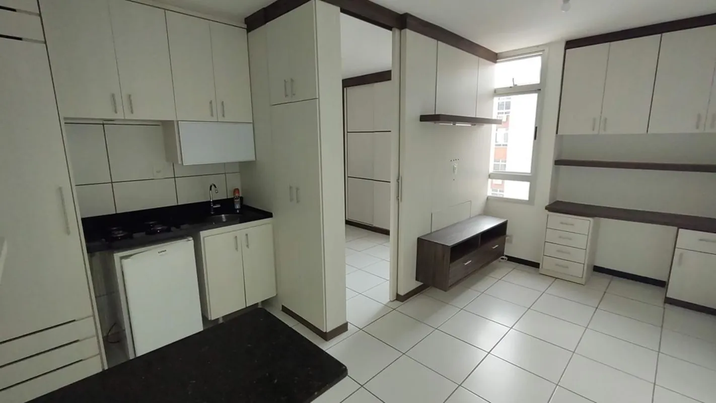 CRECI/DF 21409Arvoredo Imóveis vende excelente Kitnet mobiliada, no condomínio P...