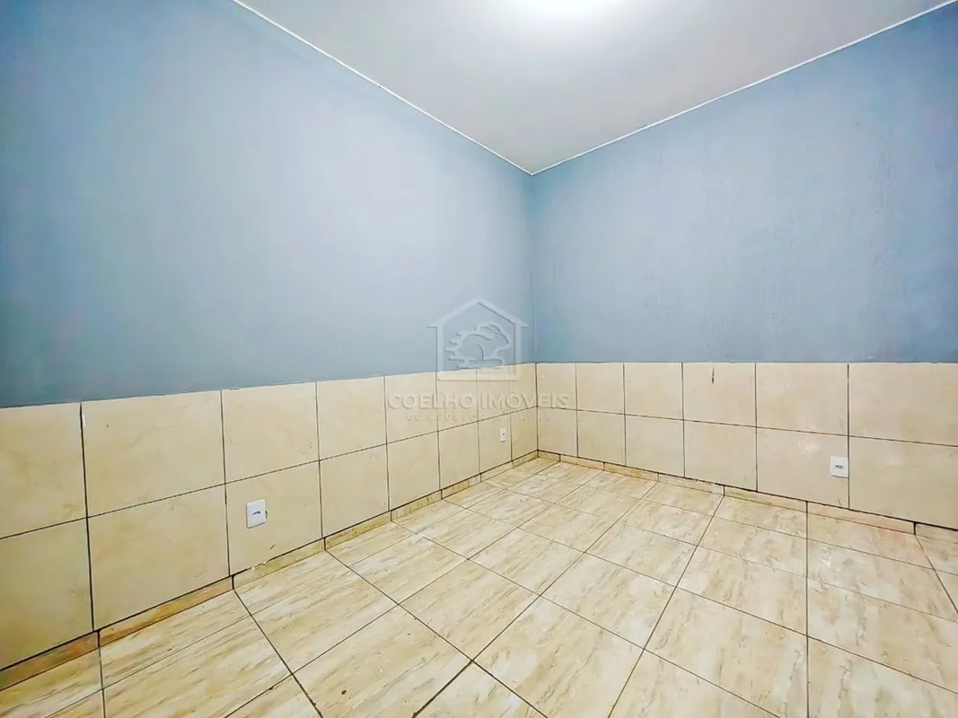 Excelente casa térrea em sobrado, com 2 quartos, 1 banheiro, sala, área de servi...