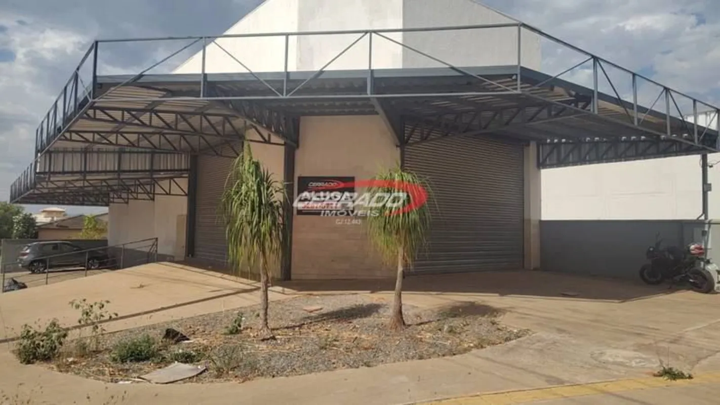 Galpão bem localizado na AV Moinho dos Ventos; Estacionamento amplo e coberto; I...