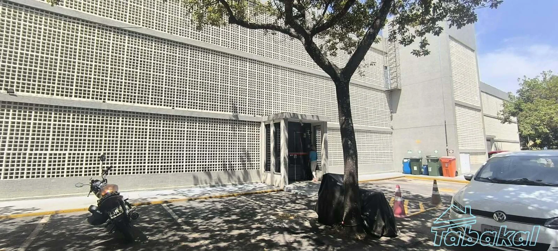 Apartamento no Térreo. Composto por sala, 01 quarto com armário embutido, cozinh...