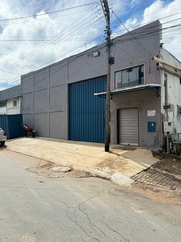 Kelly Morais | (62) 9 9670 0106 Imóvel comercial com 450 m² e localização estrat...