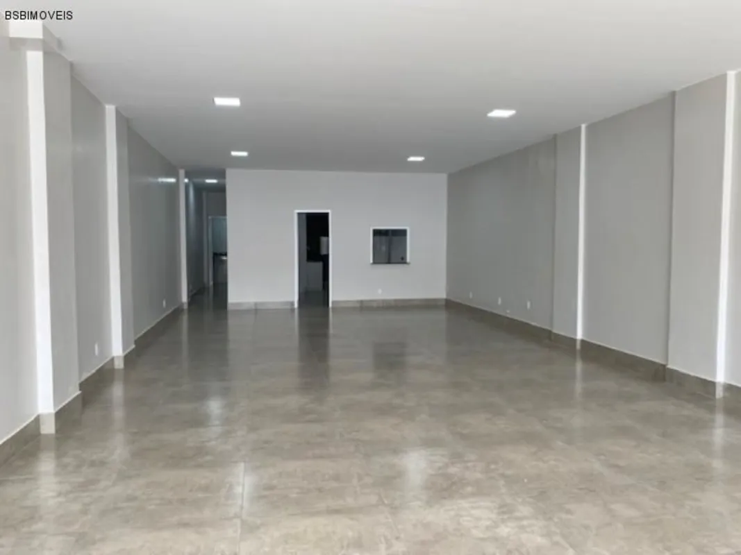 Você está procurando um espaço amplo e bem localizado para abrir o seu negócio? ...