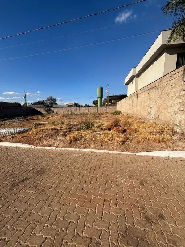 Excelente lote residencial todo plano;Lote de 400 m2 faltando fechar frente;Cond...