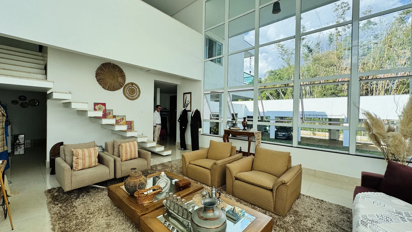 SOBRADO À VENDA | 4 SUÍTES, LOTE DE 800 M² E VISTA PARA ÁREA DE PRESERVAÇÃOSobra...