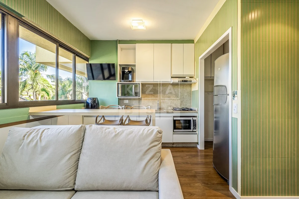 Apartamento reformado, com vista livre e excelente aproveitamento dos espaços!Sã...