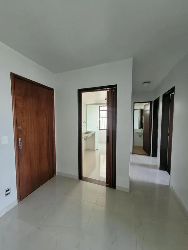 APARTAMENTO COM 02 QUARTOS, SALA, COZINHA E BANHEIRO SOCIAL, VAGA DE GARAGEM ROT...