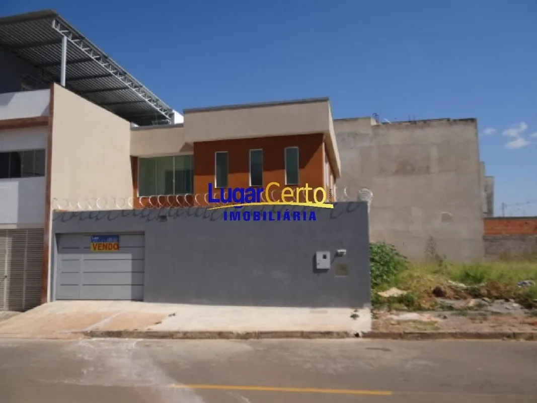 Excelente sobrado recém construído com ótimo acabamento composta de:03 quartos02...