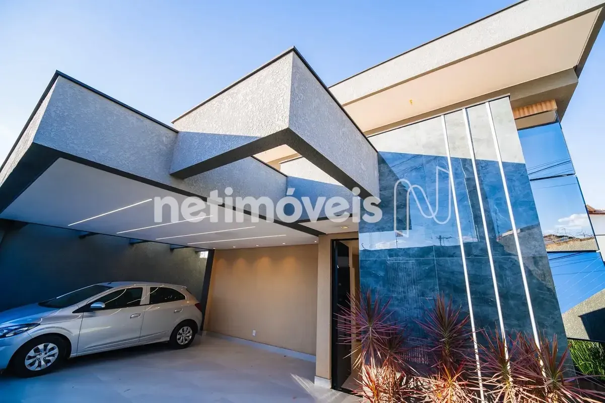 -Casa em lote de 320 m2-Área de lazer com churrasqueira-Cozinha americana-4 banh...