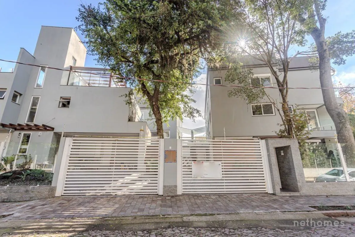 Casa de Luxo com Acesso Exclusivo ao Rio Bairro TristezaBem-vindo ao seu novo la...