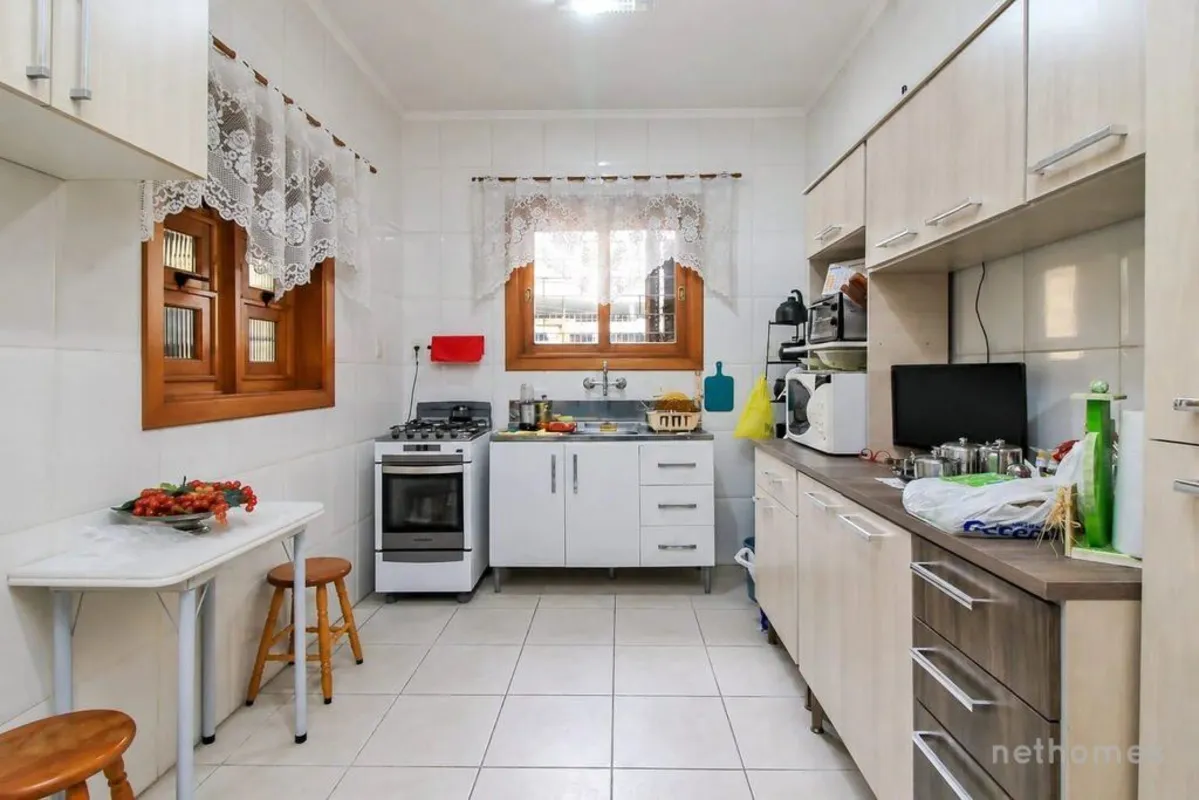 Casa a venda no bairro Santa Cecília. Imóvel com 2 pavimentos, 3 dormitórios, 2 ...