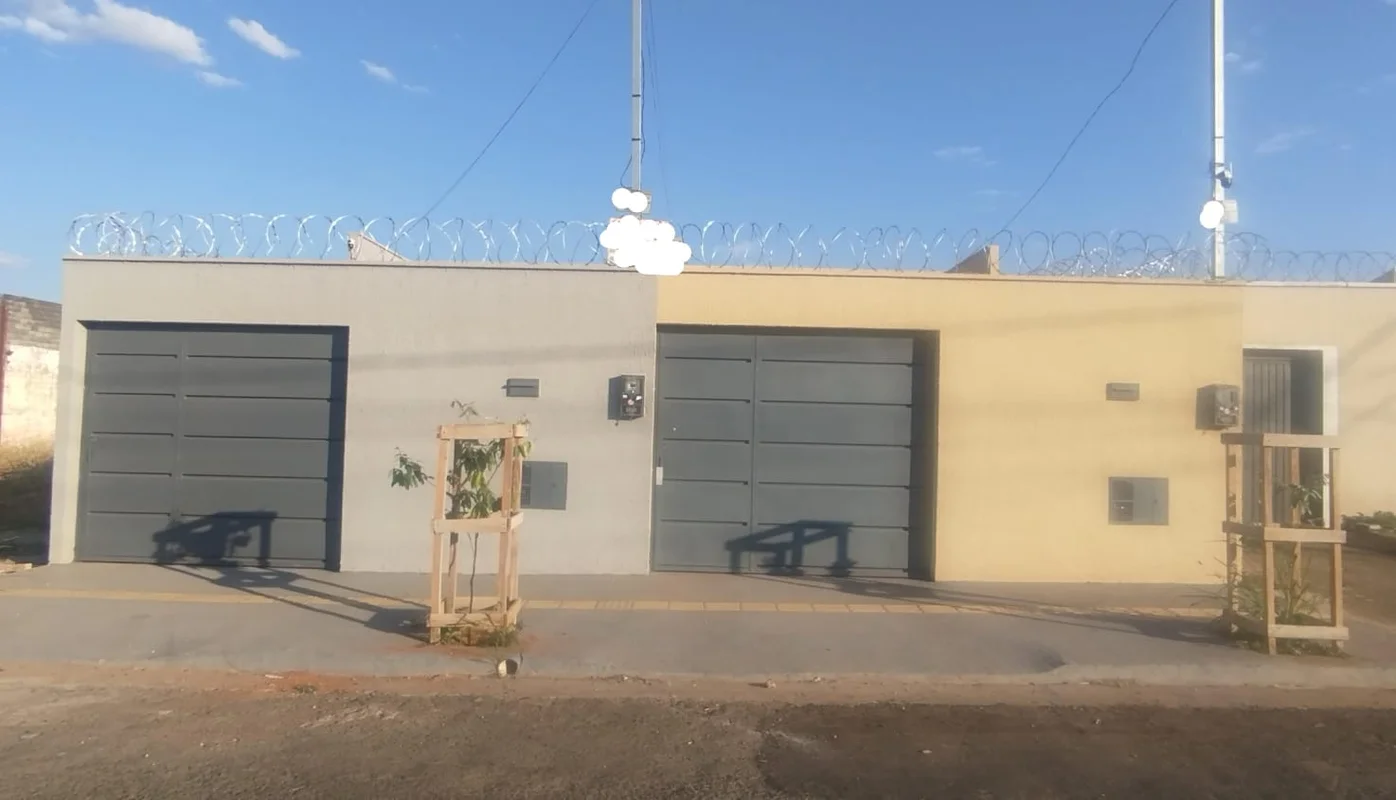 Casa nova com ótimo padrão de construção, com 2 quartos, sendo 1 suíte, banheiro...