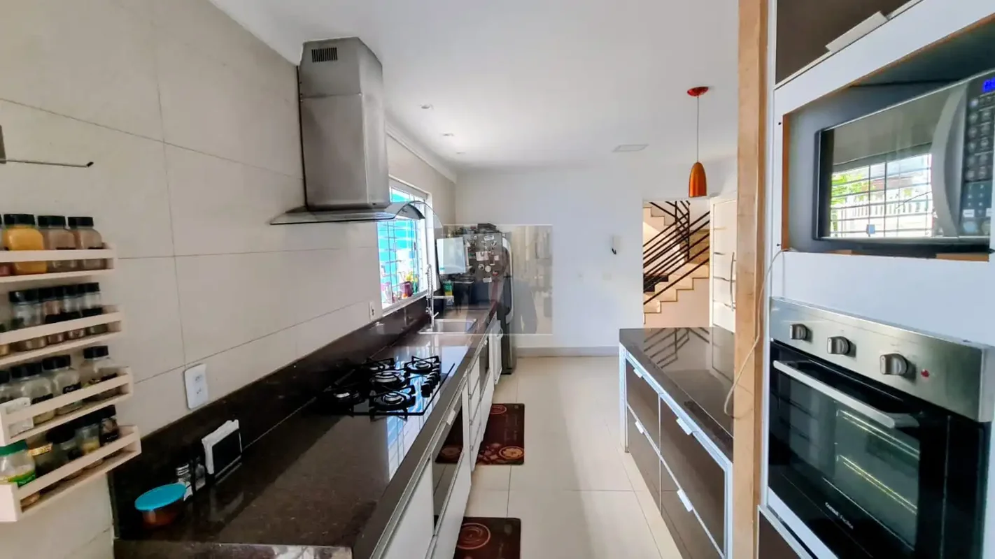 Casa Reformada de Alto Padrão no Guará II (QE 26, Conjunto F)?Viva com espaço, e...
