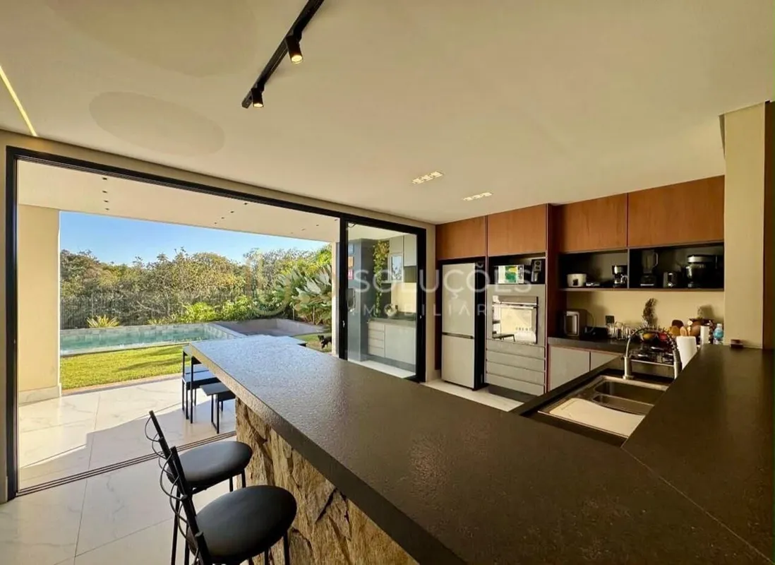 ALUGO 4 Quartos (2 Suítes e 2 Semi suites) | 2 Vagas | Terreno: 504m² | Área con...