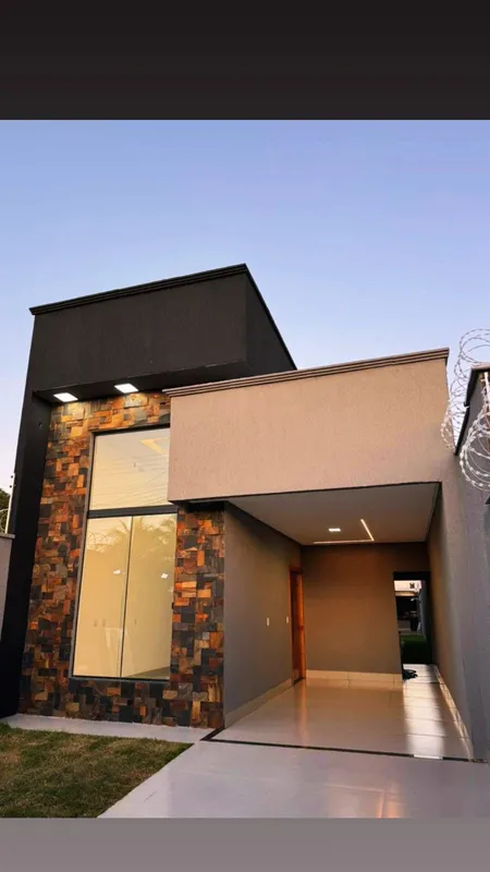 Encontre o lar dos seus sonhos nesta belíssima casa de 130 m² de área construída...