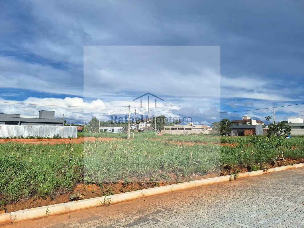 Lote residencial vazado de 400m² na Rua Bolívar I, no Residencial Santa Amélia, ...